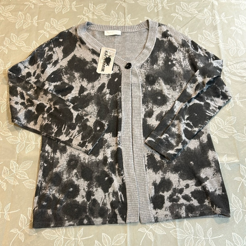 Ladies In Motion Cardigan. - Picture 1 of 6